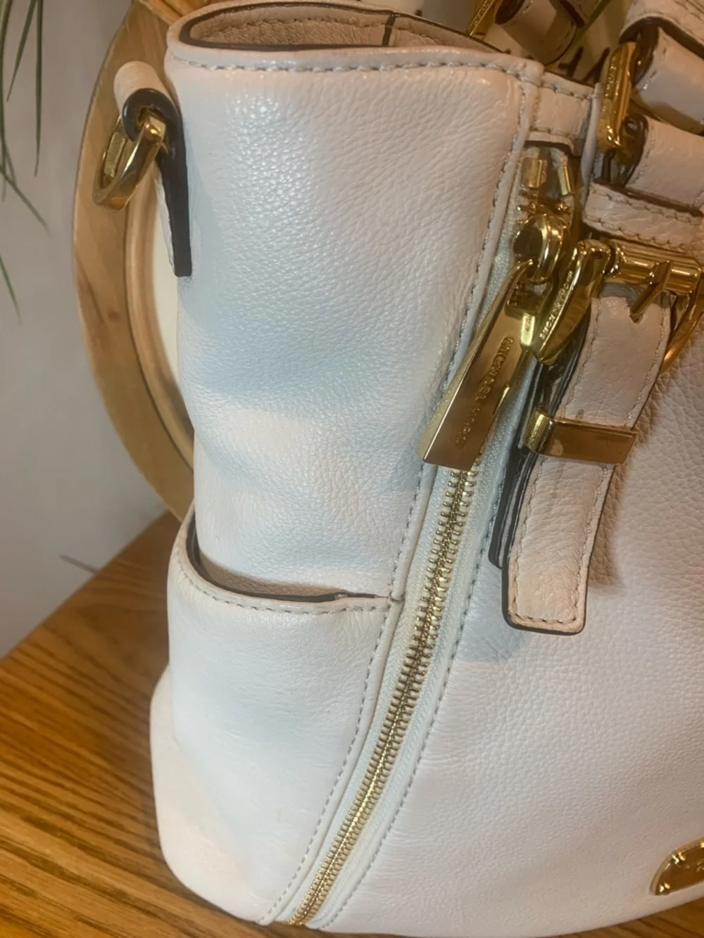 Michael Kors Cream Leather Shoulder Bag with Gold Hardware